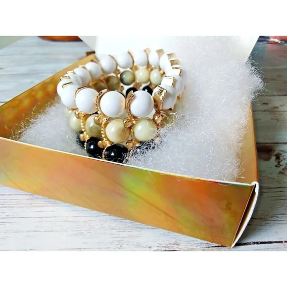 NIB Tan, Black White and Gold Beaded Bracelet - Picture 5 of 6